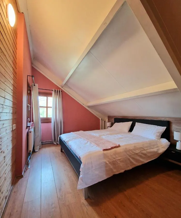 Dağ evi Daffodils Villa Enscherange